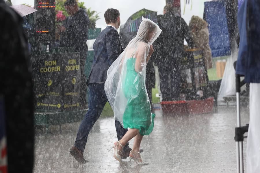 El Festival de carreras de caballos Royal Ascot, uno de los eventos deportivos y sociales más esperados del año en Inglaterra. Un evento que siempre acoge las pamelas más atrevidas. 