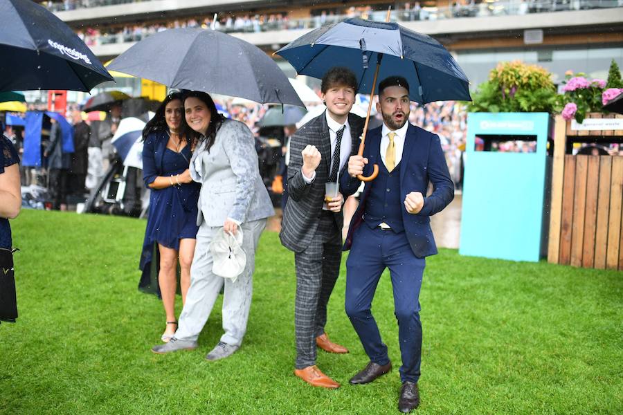 El Festival de carreras de caballos Royal Ascot, uno de los eventos deportivos y sociales más esperados del año en Inglaterra. Un evento que siempre acoge las pamelas más atrevidas. 