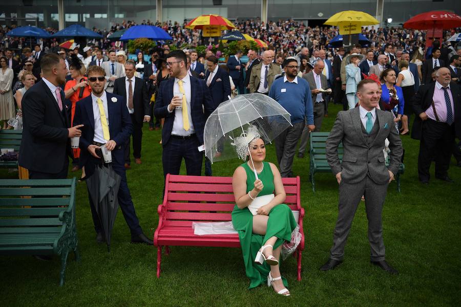 El Festival de carreras de caballos Royal Ascot, uno de los eventos deportivos y sociales más esperados del año en Inglaterra. Un evento que siempre acoge las pamelas más atrevidas. 