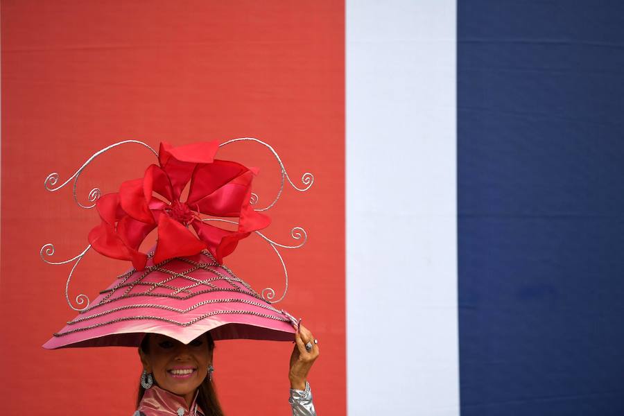 El Festival de carreras de caballos Royal Ascot, uno de los eventos deportivos y sociales más esperados del año en Inglaterra. Un evento que siempre acoge las pamelas más atrevidas. 