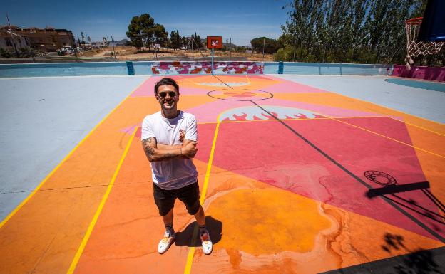 La de El Cordobés ha sido la última cancha que ha pintado el artista. 