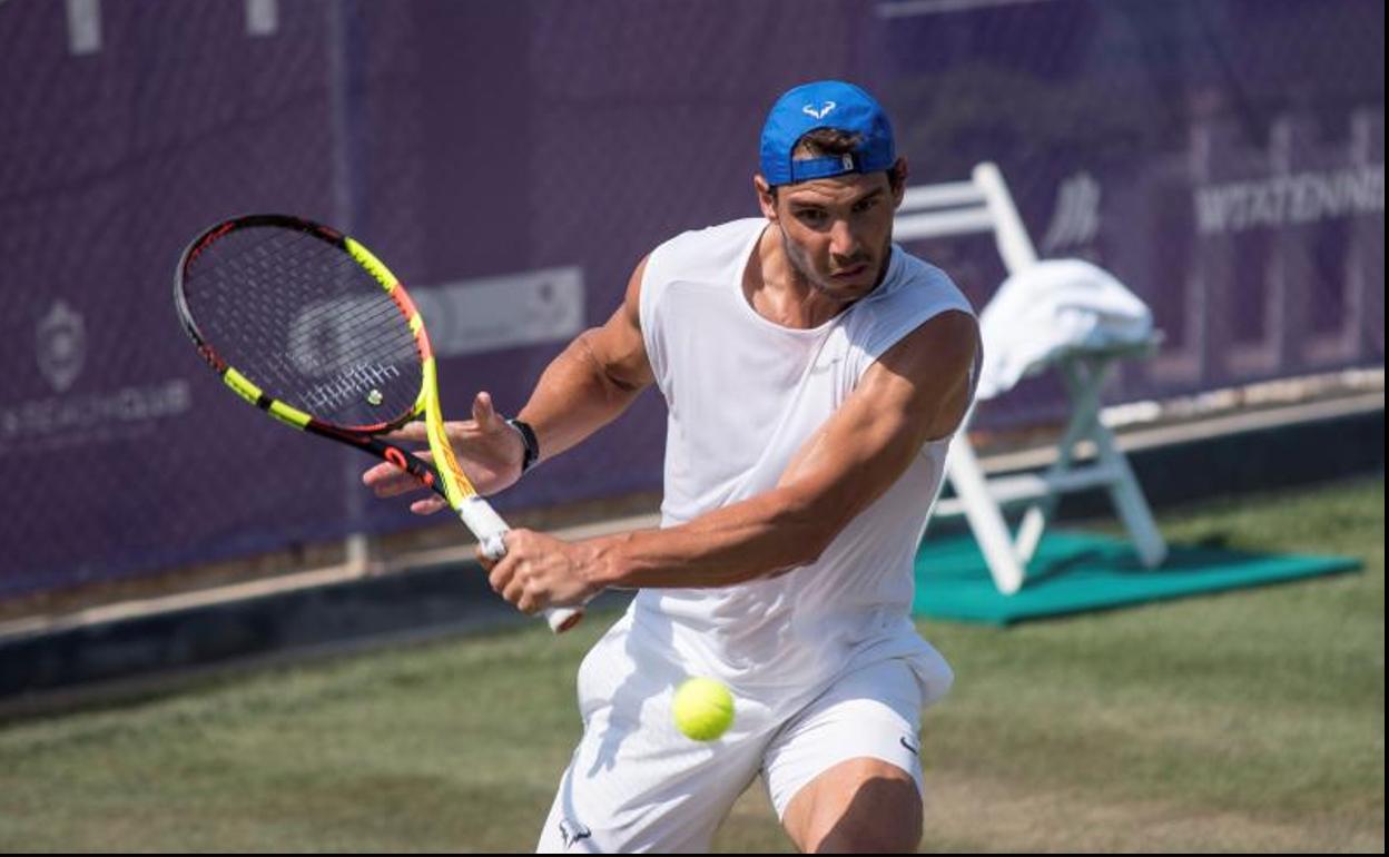 Nadal, preparando el torneo de Wimbledon. 