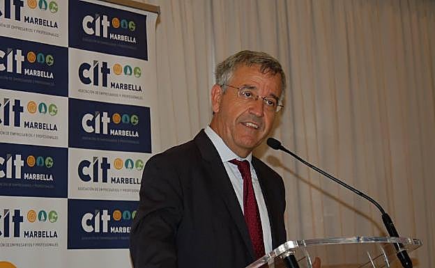 El alcalde de Estepona durante su ponencia ante el CIT 