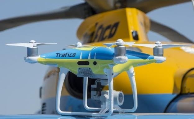 Dron que la DGT utilizará este verano para el control del tráfico desde el aire. 