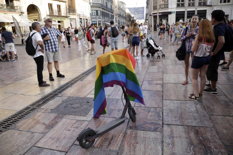 Fotos: Concentración reivindicativa del Orgullo LGTBI en Málaga