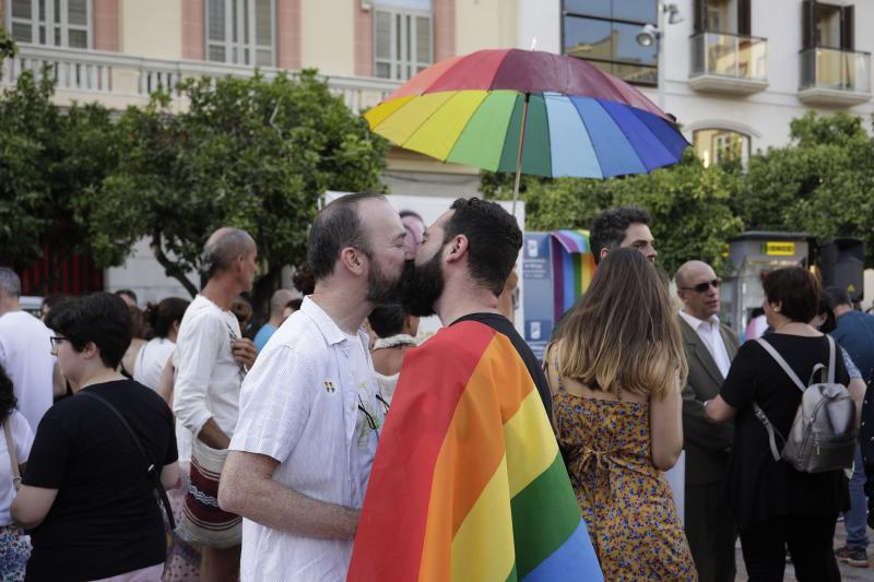 Fotos: Concentración reivindicativa del Orgullo LGTBI en Málaga