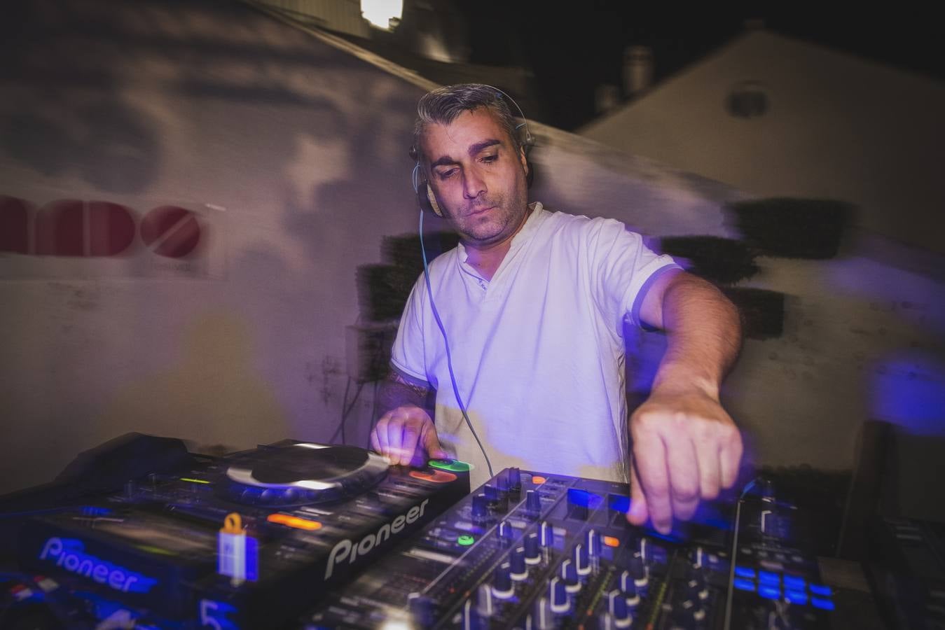 Los amantes del 'indie' toman el municipio de Ojén en la duodécima edición de su festival. Imagen de la jornada del viernes