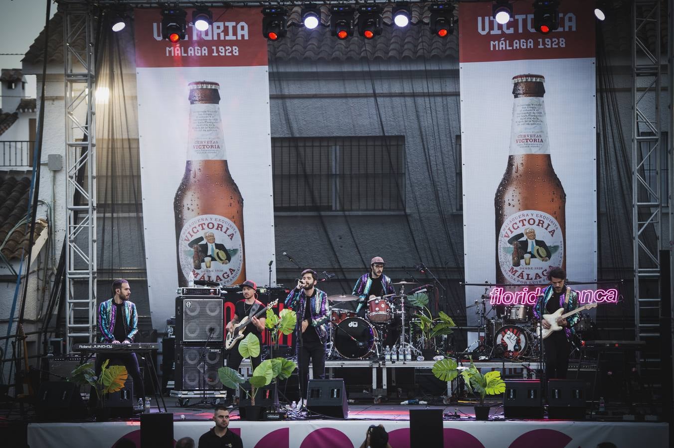 Los amantes del 'indie' toman el municipio de Ojén en la duodécima edición de su festival. Imagen de la jornada del viernes