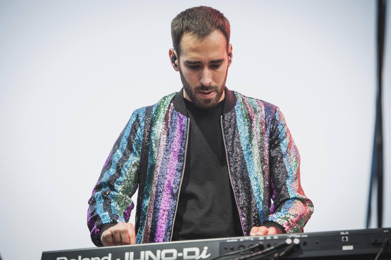 Los amantes del 'indie' toman el municipio de Ojén en la duodécima edición de su festival. Imagen de la jornada del viernes