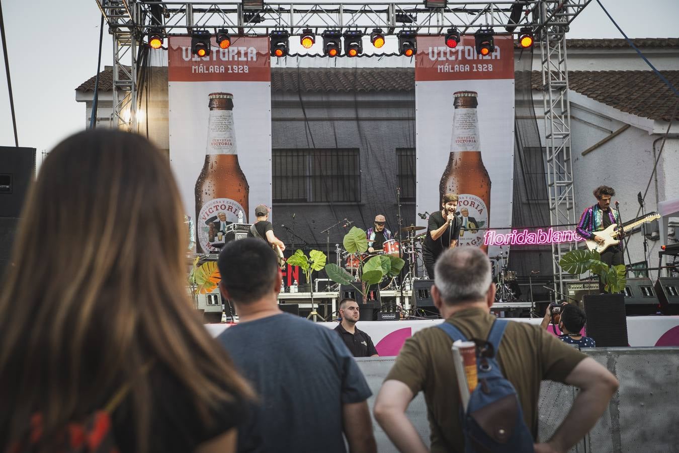 Los amantes del 'indie' toman el municipio de Ojén en la duodécima edición de su festival. Imagen de la jornada del viernes