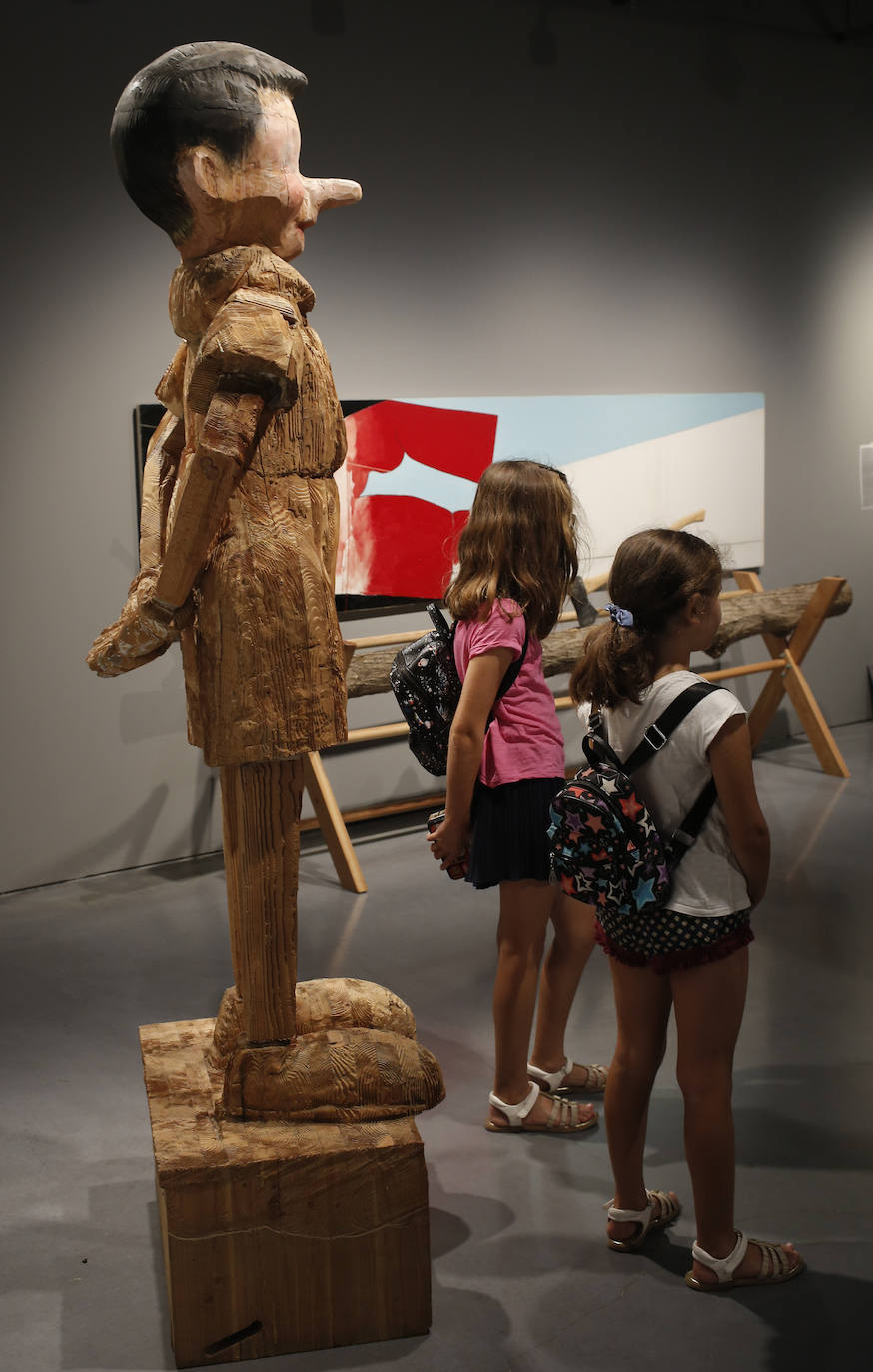 La muestra es una especie de autobiografía esculpida y pintada del propio autor, un recorrido por medio siglo de creación (de 1961 a 2016) a través de una treintena de obras donadas al Musée national d'art moderne de París 