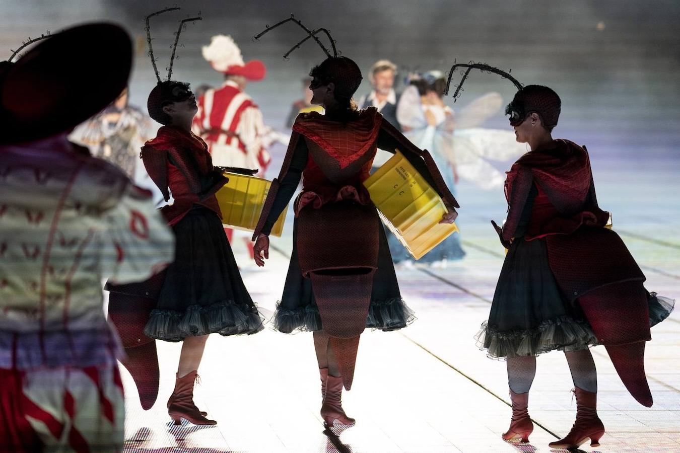 Los espectáculos durante el ensayo de la 'Fete des Vignerons'(festival de viticultores) ayer en un estadio con capacidad para 20 mil espectadores en Vevey, Suiza. El festival ha sido organizado en Vevey, aproximadamente cada 25 años, por la hermandad de viticultores desde 1979. El evento celebrará del 18 de julio al 11 de agosto.