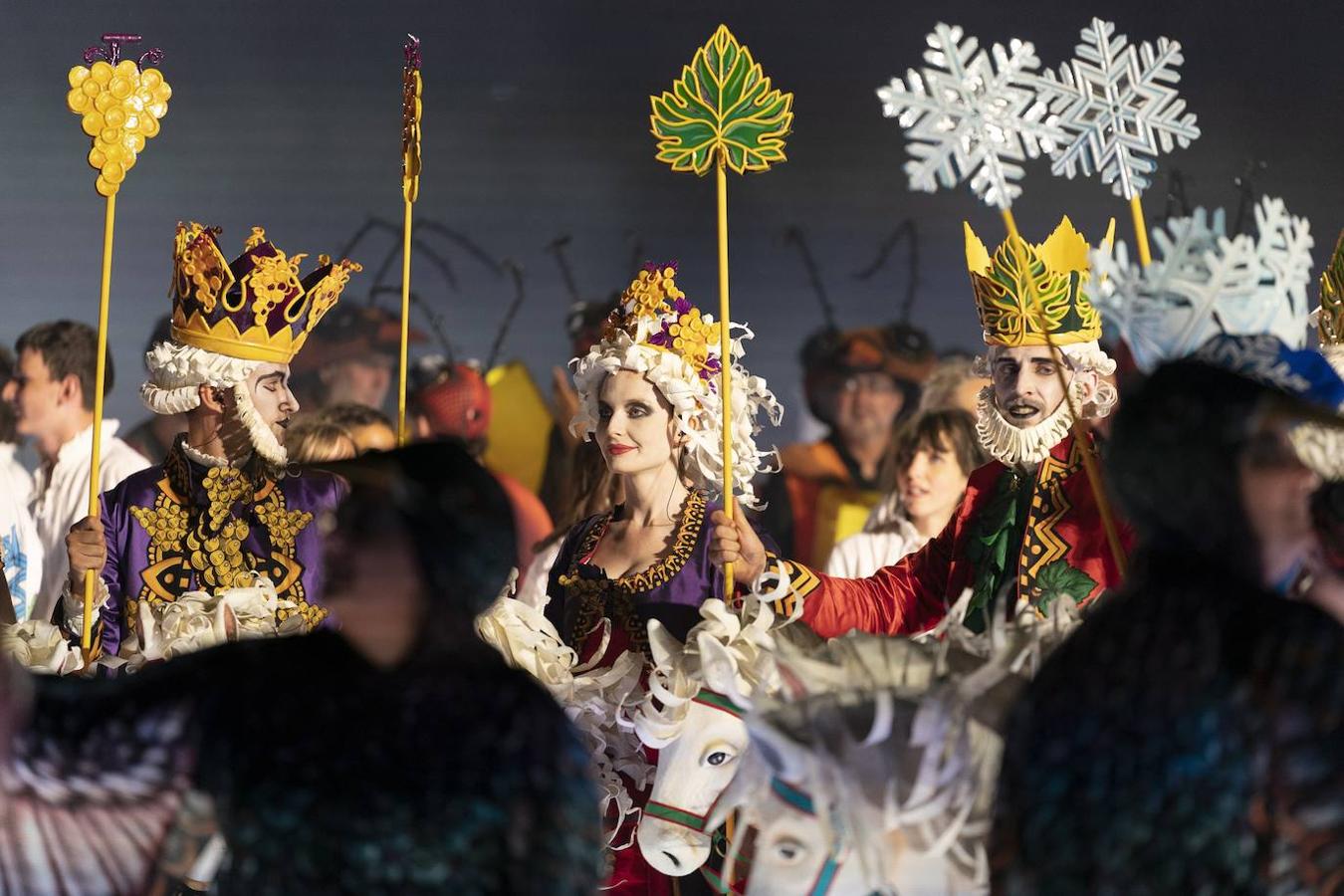 Los espectáculos durante el ensayo de la 'Fete des Vignerons'(festival de viticultores) ayer en un estadio con capacidad para 20 mil espectadores en Vevey, Suiza. El festival ha sido organizado en Vevey, aproximadamente cada 25 años, por la hermandad de viticultores desde 1979. El evento celebrará del 18 de julio al 11 de agosto.
