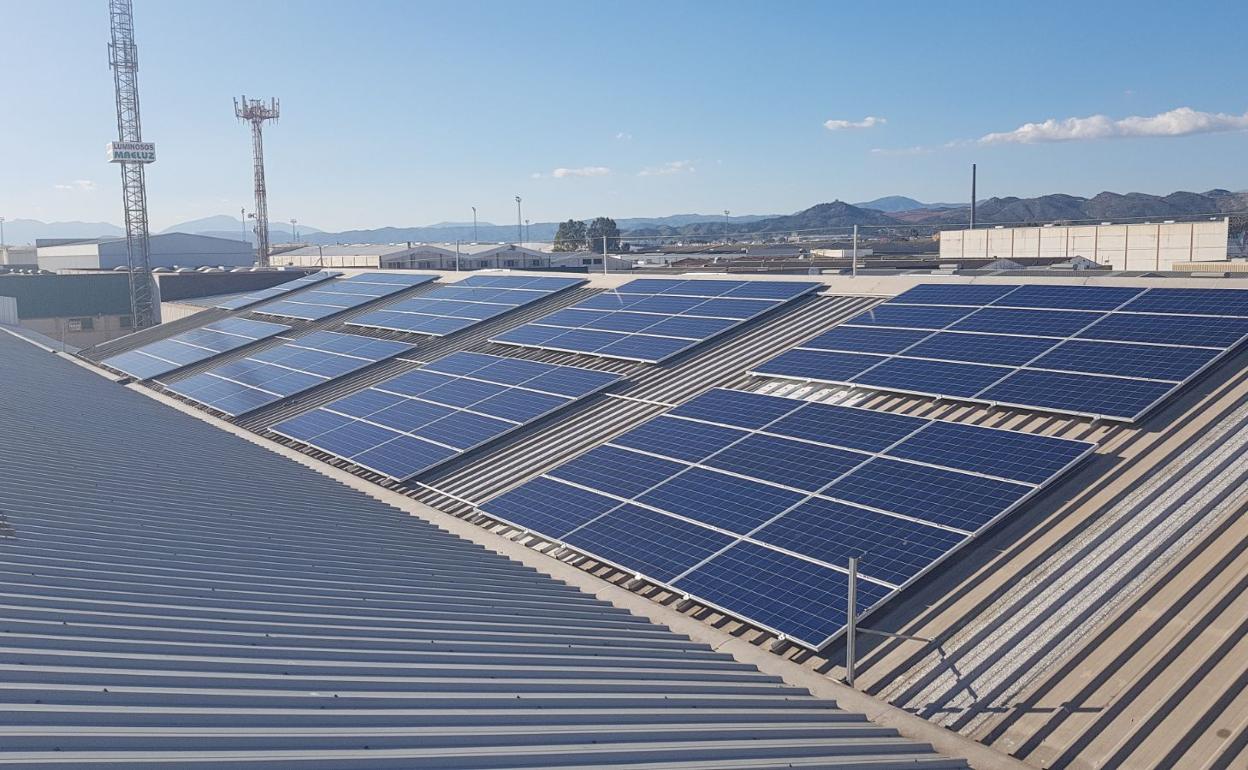 La empresa malagueña Acristalia instala la mayor cubierta solar de Andalucía