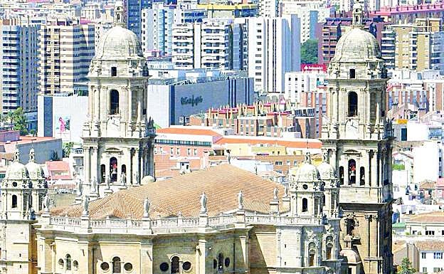 Recreación de la Catedral con la cubierta, la balaustrada y las cinco torres que le faltan. 