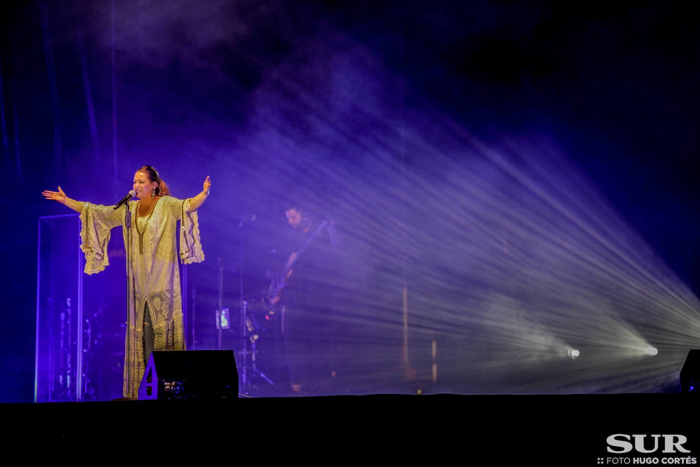 Niña Pastori, en el Auditorio Municipal Cortijo de Torres, con su gira 'Bajo tus alas'.