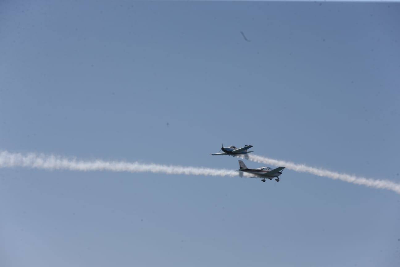 Una treintena de aeronaves participan en la exhibición, que cuenta este año como novedad con el Harrier de la Armada.