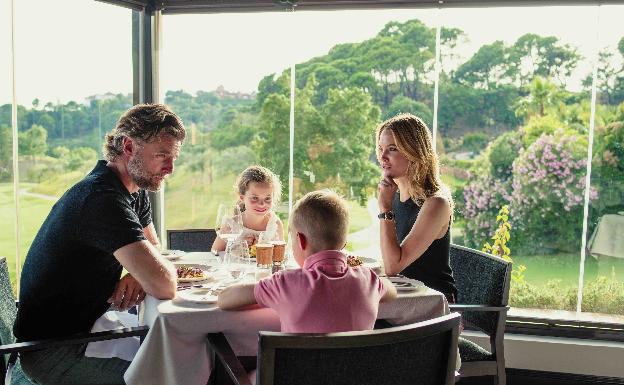 Familia, en el restaurante del Club de Campo de La Zagaleta. 