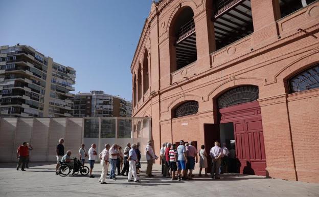 Colas en los accesos a las taquillas de la plaza.