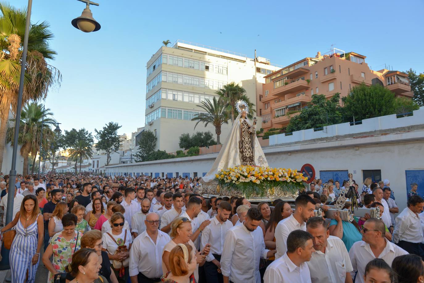 Marbella inicia los festejos del día de la Virgen del Carmen con un multitudinario Rosario de la Aurora