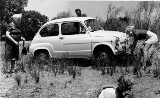 Una familia en un 600. 