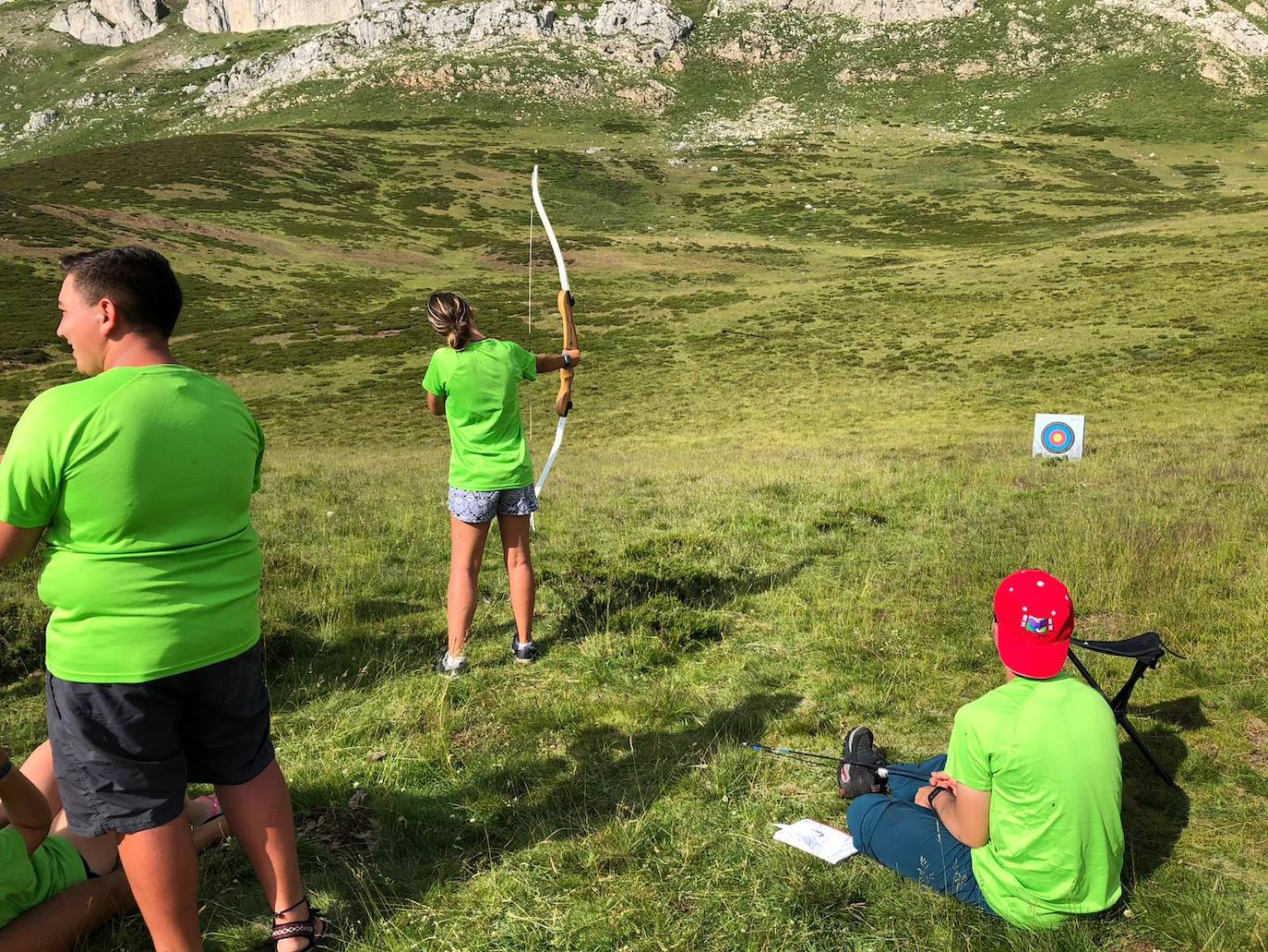 Cinco jóvenes malagueños que han superado el cáncer concluyen la 'Primera Aventura Trashumante entre Lobos y Mastines'