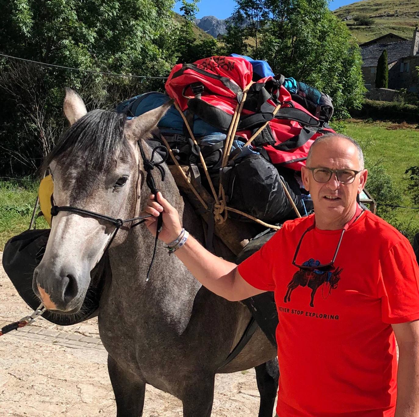 Cinco jóvenes malagueños que han superado el cáncer concluyen la 'Primera Aventura Trashumante entre Lobos y Mastines'