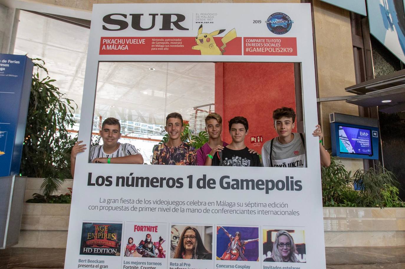Las mejores imágenes de los participantes de Gamepolis en la portada especial de SUR. 