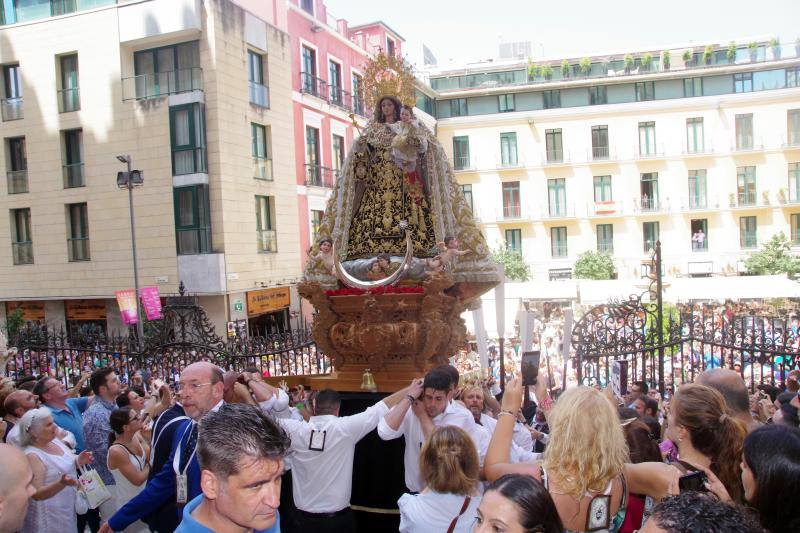 Traslado de la Virgen del Carmen desde su iglesia hasta el puerto de Málaga, este domingo 21