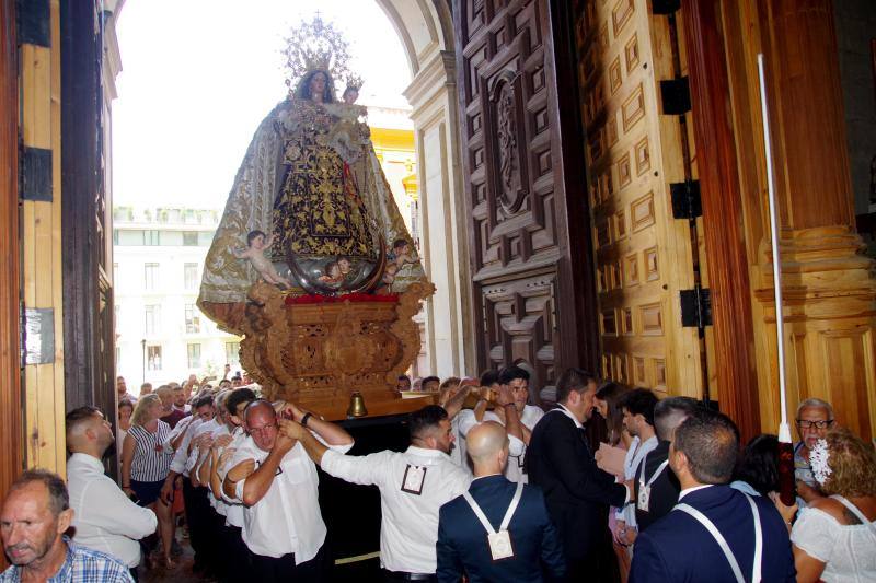 Traslado de la Virgen del Carmen desde su iglesia hasta el puerto de Málaga, este domingo 21