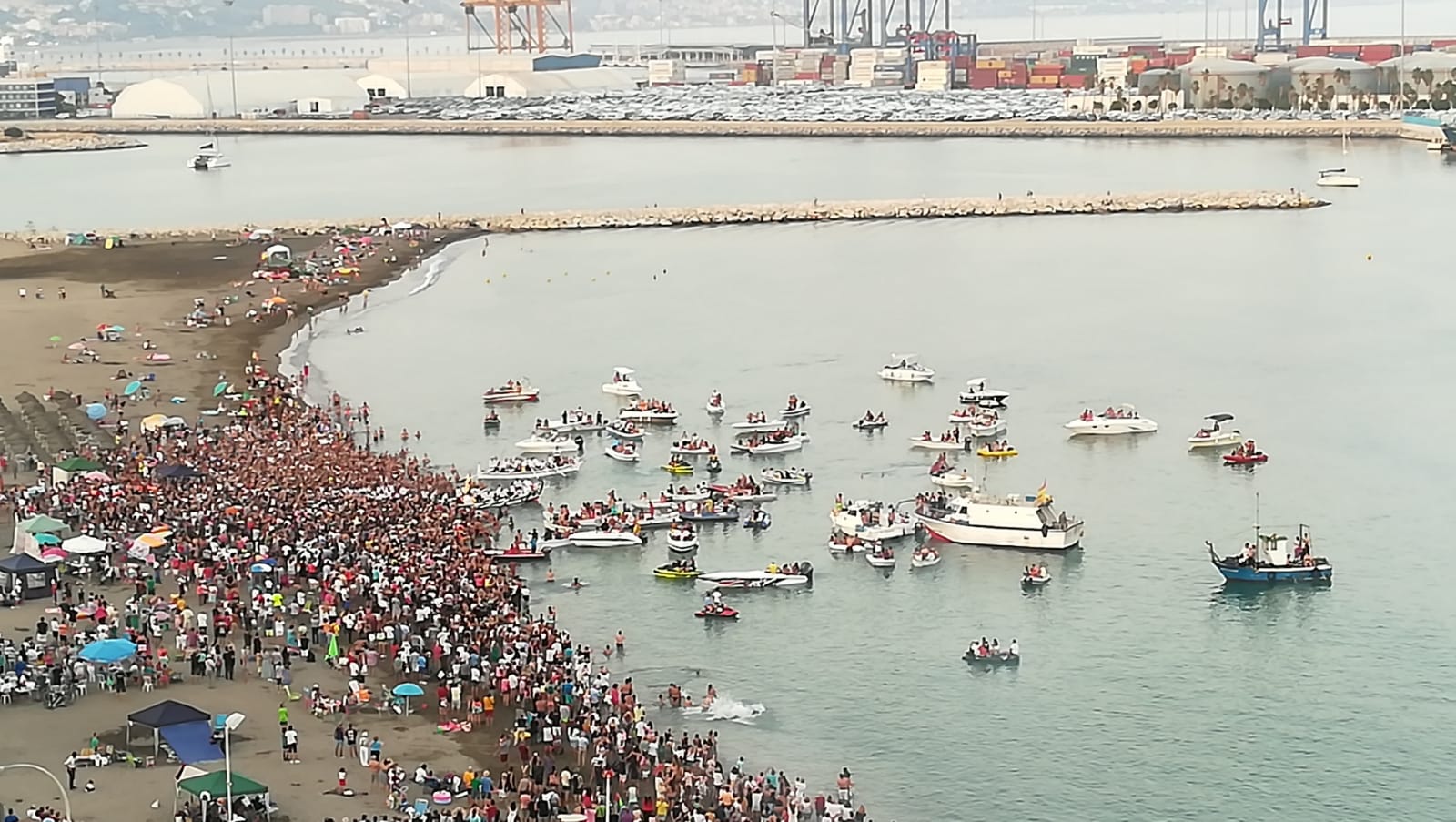  Virgen del Carmen en la playa de Huelin en la capital.