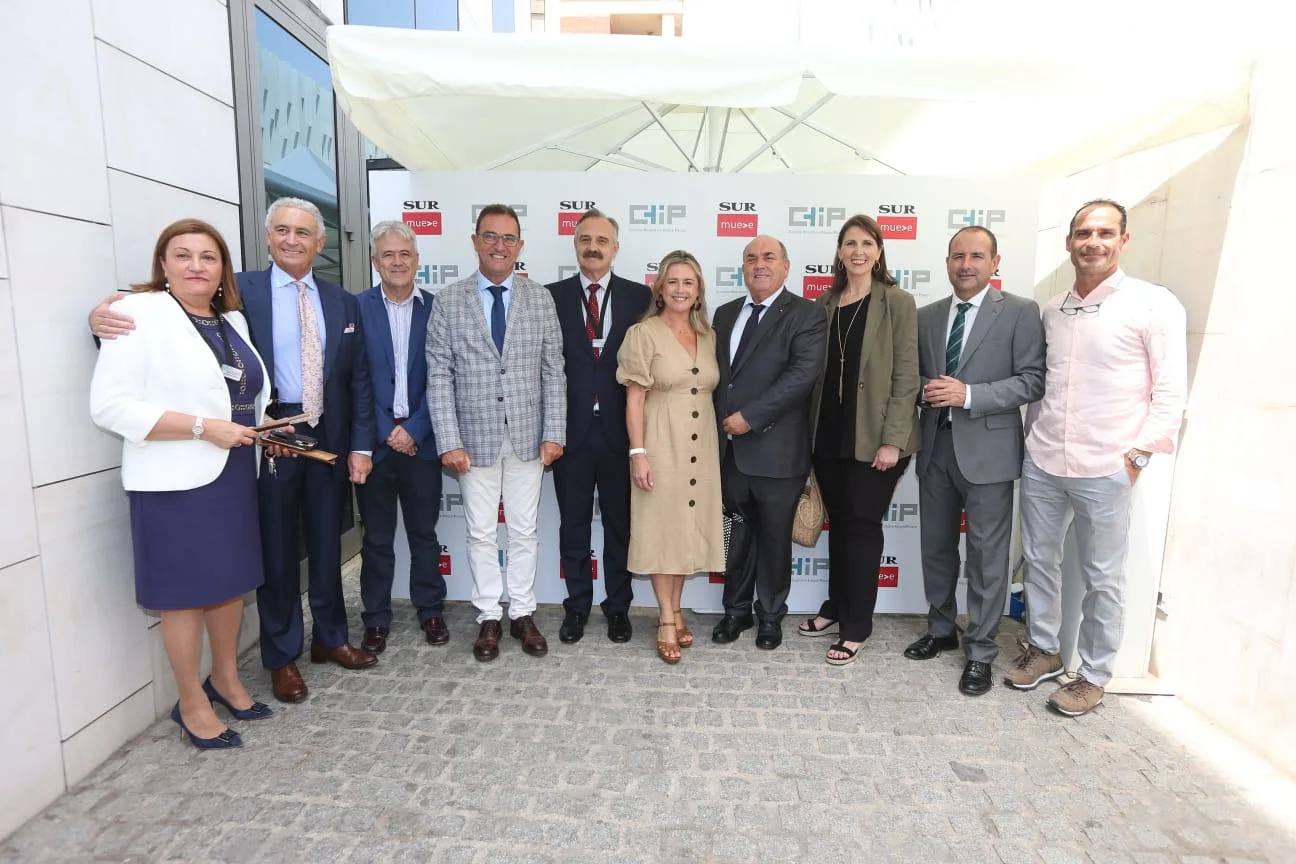 El responsable de Salud y Familias de la Junta de Andalucía ha protagonizado un encuentro-coloquio en el Hospital CHIP