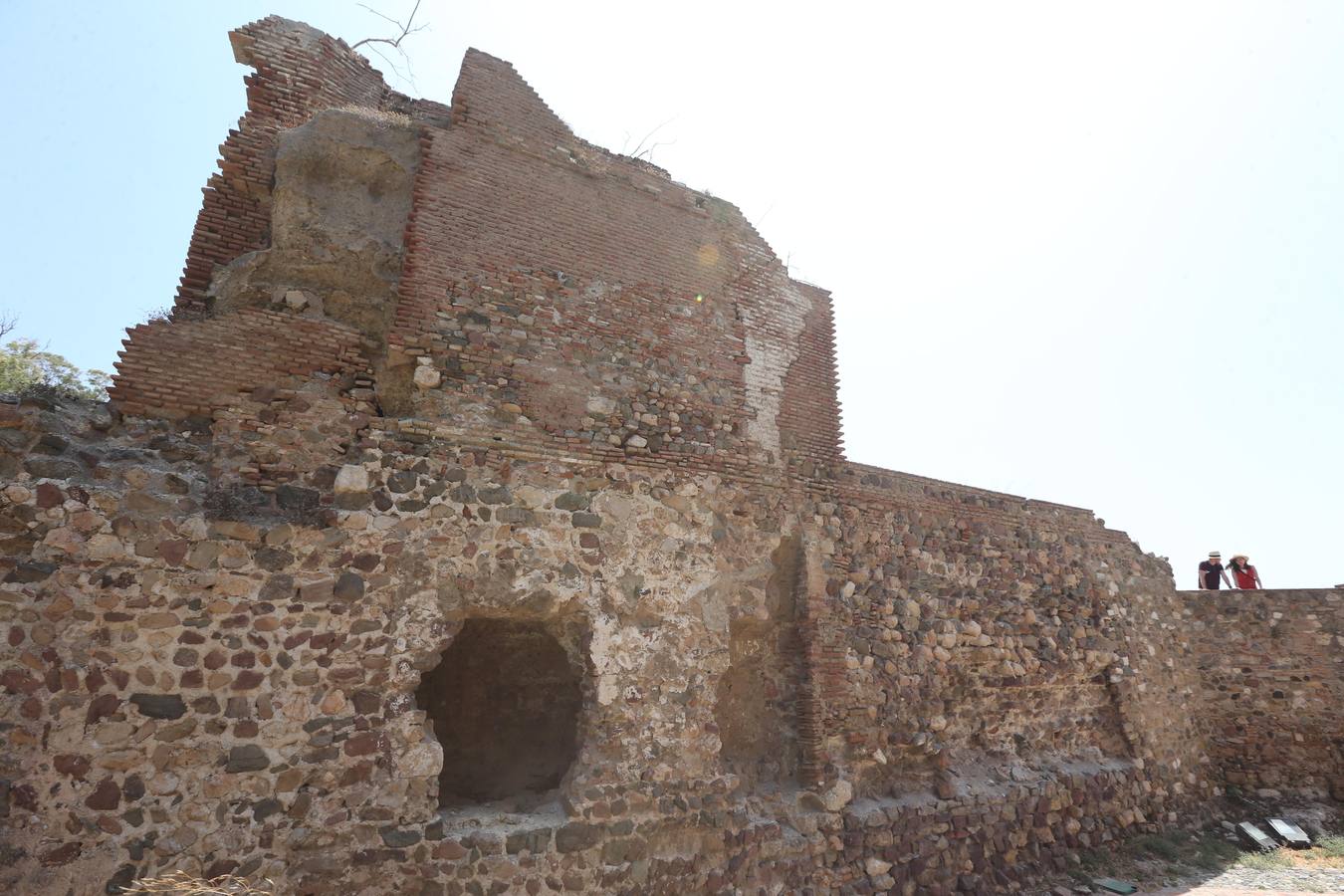 La Alcazaba, que domina la montaña desde la que se divisan todos los puntos cardinales, registró su año récord de visitas en 2018, con un total de 1.194.740 personas, un espectacular 16% más que en 2017