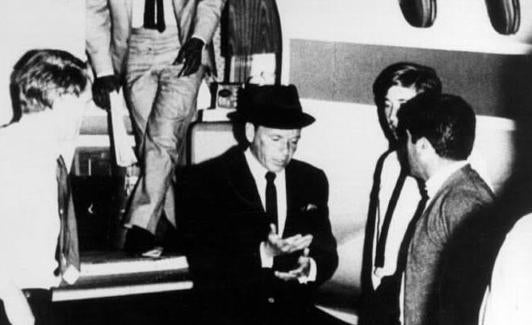 Sinatra en el aeropuerto de Málaga. 