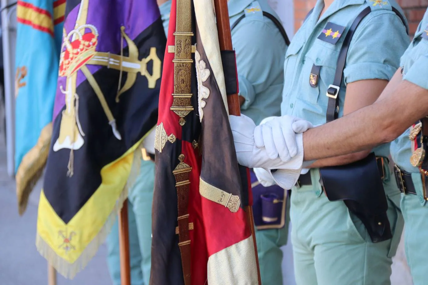 Se han entregado condecoraciones y los premio Capitán Sánchez Tirado y se ha puesto la corbata al guión del grupo de Caballería por su participación en la última operación en Mali.