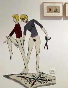 Imagen secundaria 2 - Arriba, un'Missing the blue Sky', una de los representativos niños de Javi Calleja. Sobre estas líneas, 'Joker II' de Chema Cobo y y las 'poupeé' de Mari García. 