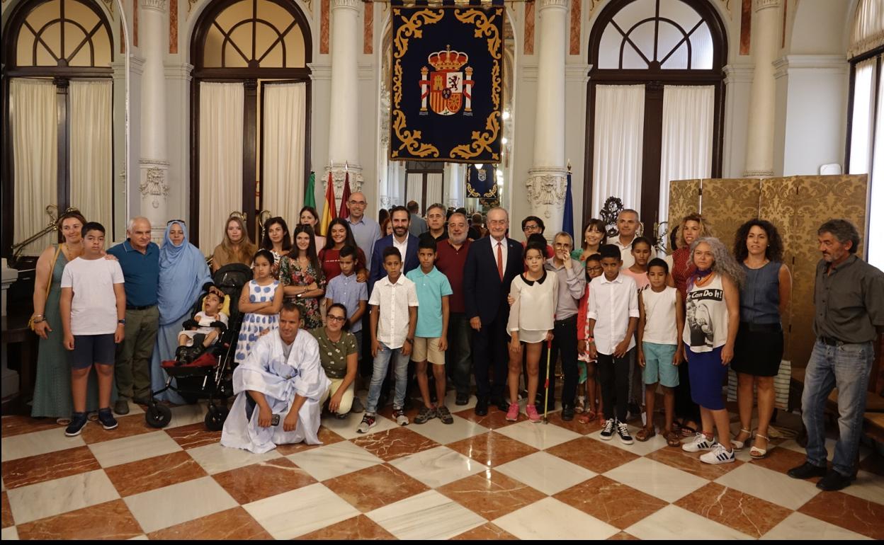 51 niños saharauis pasarán el verano en Málaga con familias de acogida