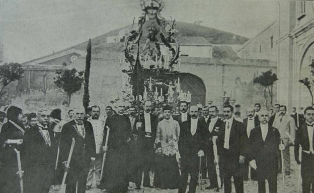 Procesión de la Virgen de la Victoria en 1911.