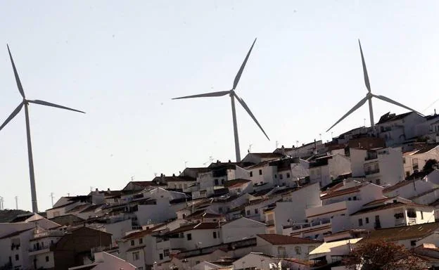 Molinos de uno de los parques eólicos de Málaga, en las inmediaciones de Ardales.