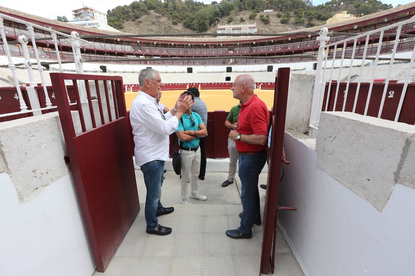 Los malagueños podrán contemplar y disfrutar desde este miércoles la nueva imagen de la plaza de toros de La Malagueta tras el proceso de rehabilitación al que ha sido sometida en el último año por la propietaria de la plaza de toros de la capital, la Diputación de Málaga, y donde se han invertido cinco millones de euros. Una operación diseñada por los arquitectos Manuel Rodríguez, Borja Peñalosa y Rafael Salas 