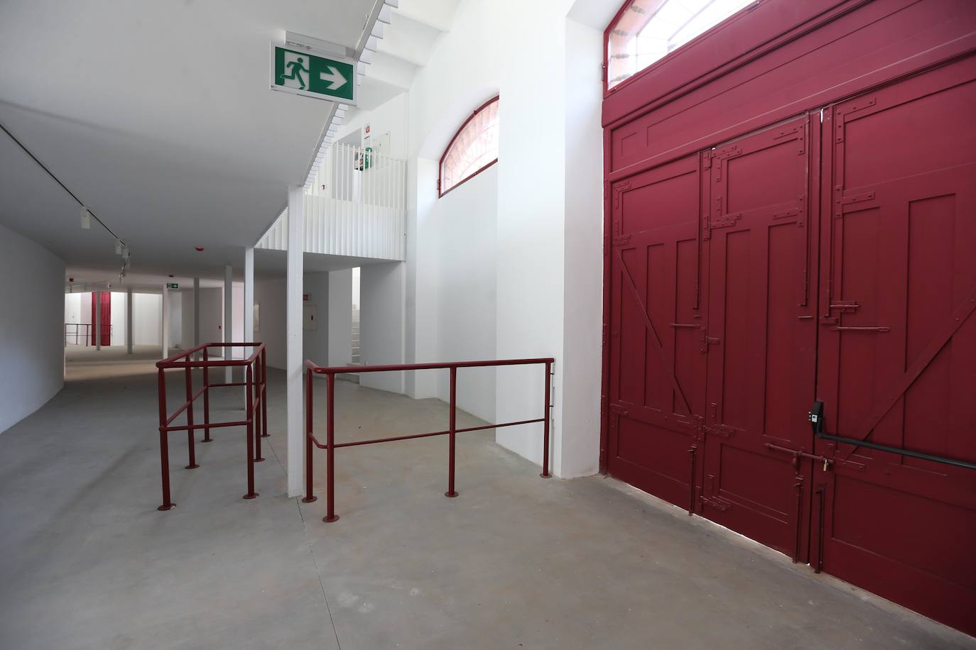 Los malagueños podrán contemplar y disfrutar desde este miércoles la nueva imagen de la plaza de toros de La Malagueta tras el proceso de rehabilitación al que ha sido sometida en el último año por la propietaria de la plaza de toros de la capital, la Diputación de Málaga, y donde se han invertido cinco millones de euros. Una operación diseñada por los arquitectos Manuel Rodríguez, Borja Peñalosa y Rafael Salas 