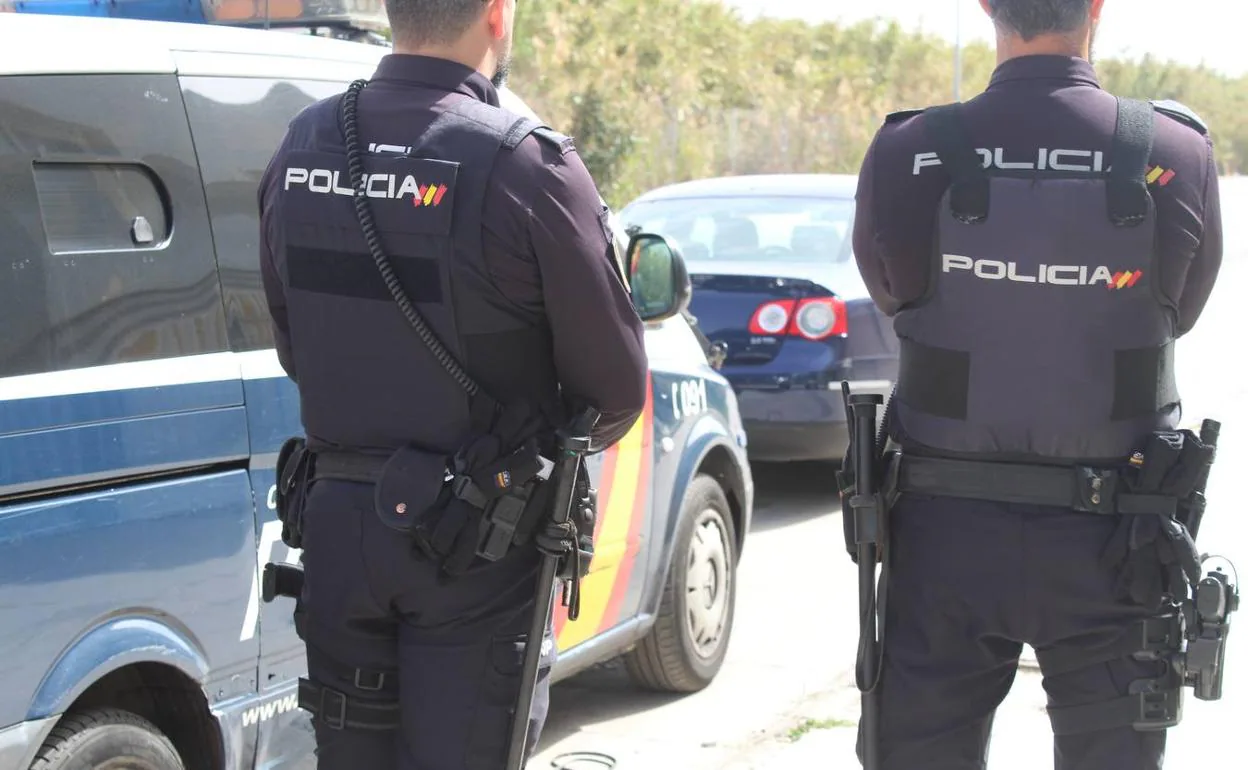 Detenido en Estepona por fingir ser víctima de un robo con pistola para ocultar a su esposa una noche de fiesta en un club de streaptease