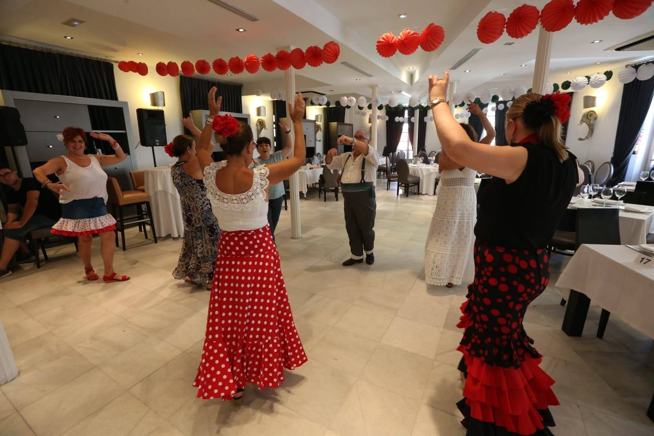 Las mejores imágenes de la jornada del jueves 15 de la Feria de Málaga.Ambiente de la caseta de SUR