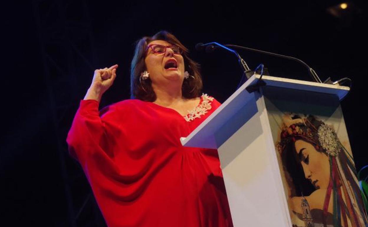 Adelfa Calvo dibuja un pregón para revivir la esencia de las ferias de siempre