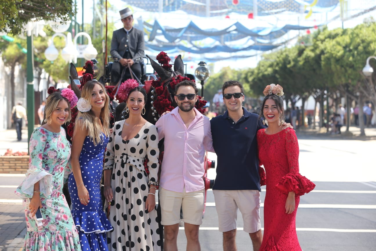 Las mejores imágenes de la jornada del viernes 16 de la Feria de Málaga. Ambiente de la primera noche en el Real