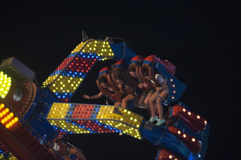 Cortijo de Torres vive cada noche una fiesta continua en el que la tradición se une con los ritmos más modernos y donde las atracciones hacen las delicias de grandes y pequeños.