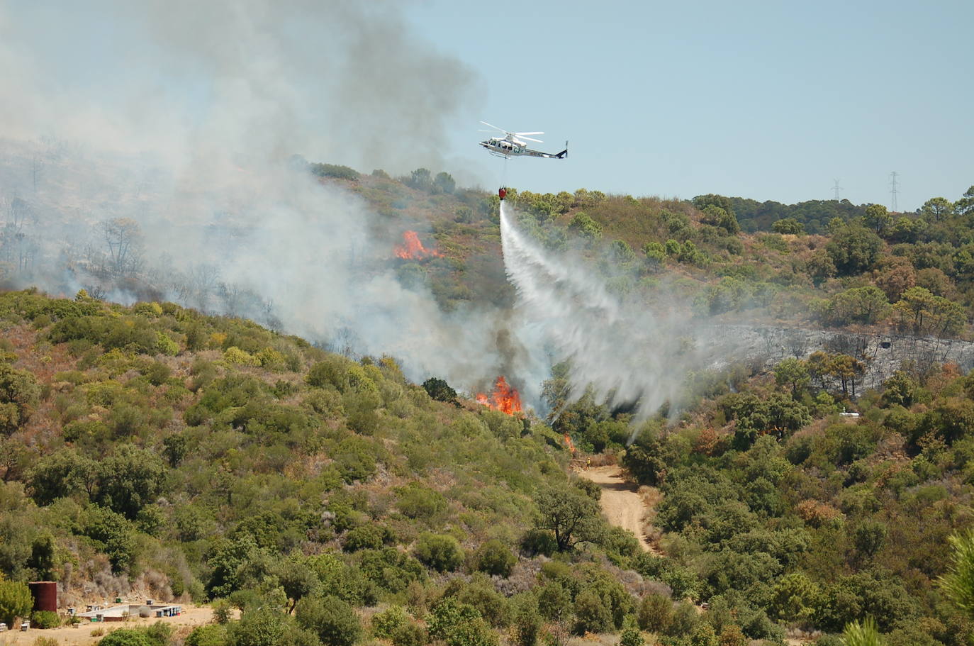 El fuego se originó en el paraje de Peñas Blancas. 