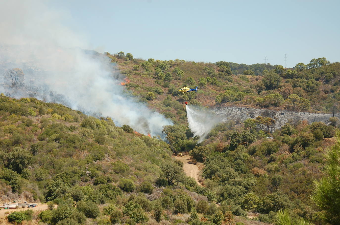 El fuego se originó en el paraje de Peñas Blancas. 