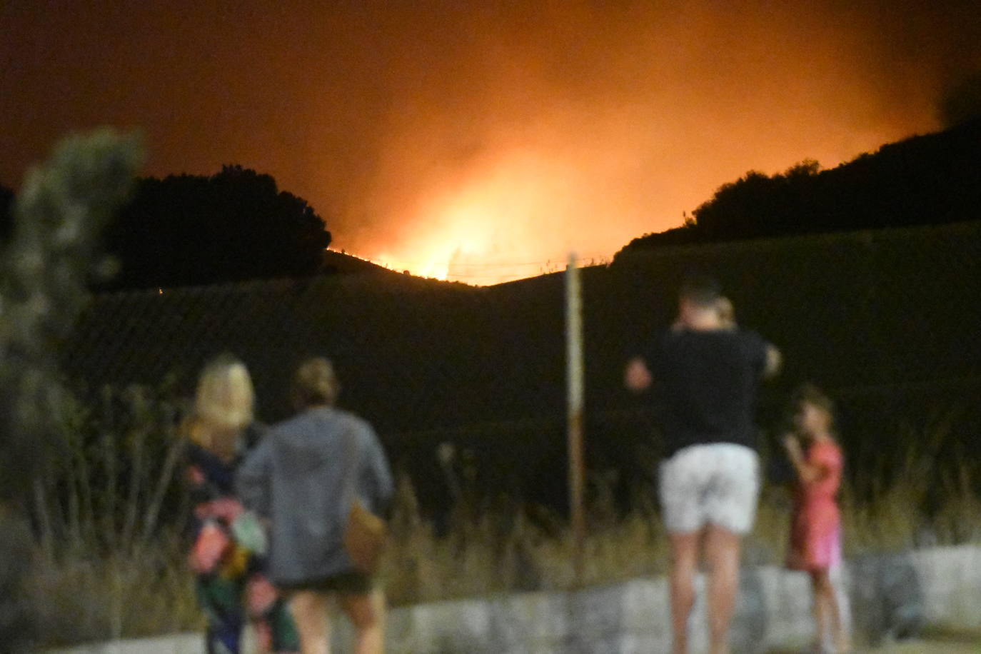 El fuego se originó en el paraje de Peñas Blancas. 