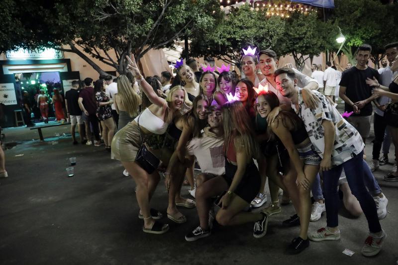 Cortijo de Torres vive cada noche una fiesta continua en el que la tradición se une con los ritmos más modernos y donde las atracciones hacen las delicias de grandes y pequeños.